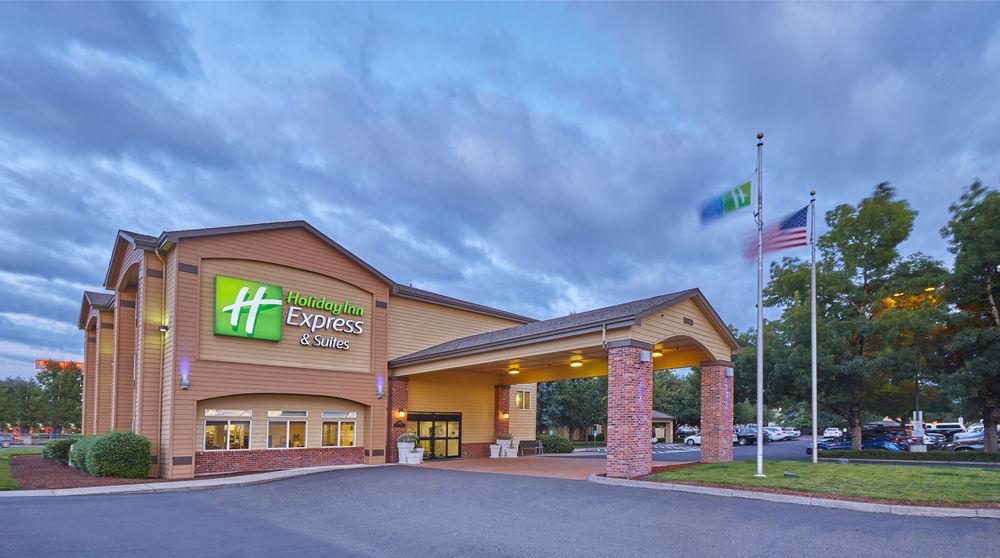 La Quinta Inn & Suites By Wyndham Springfield Exterior photo